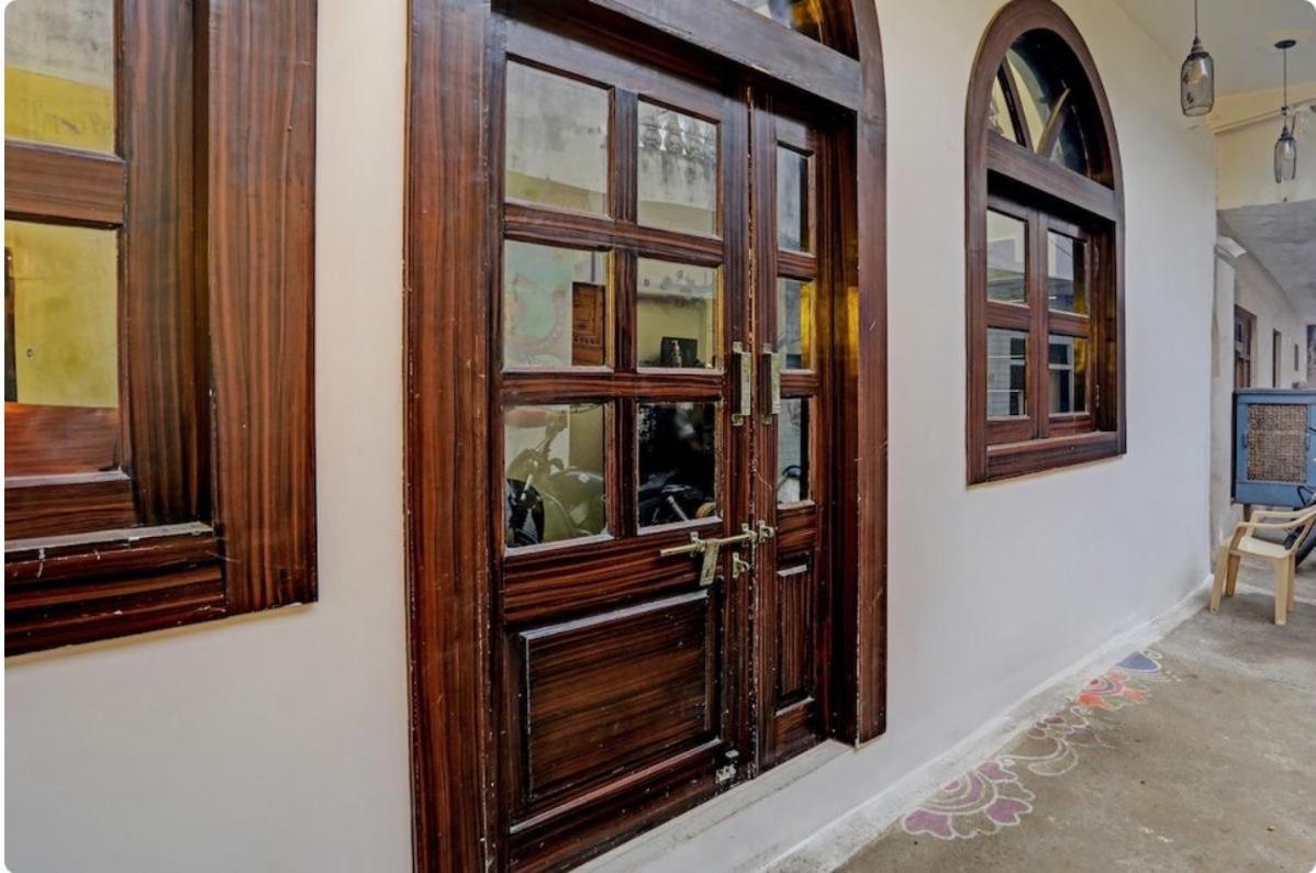 A Pousada Madpackers Khajurāho Exterior foto
